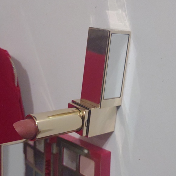 Estée Lauder Eyeshadow bundle of Palettes, 5 brushes, 2 lipsticks & nail polish - Picture 6 of 16